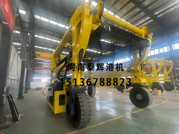 广西城防港轮胎式集装箱跨运车油耗经济吗跨运车厂家